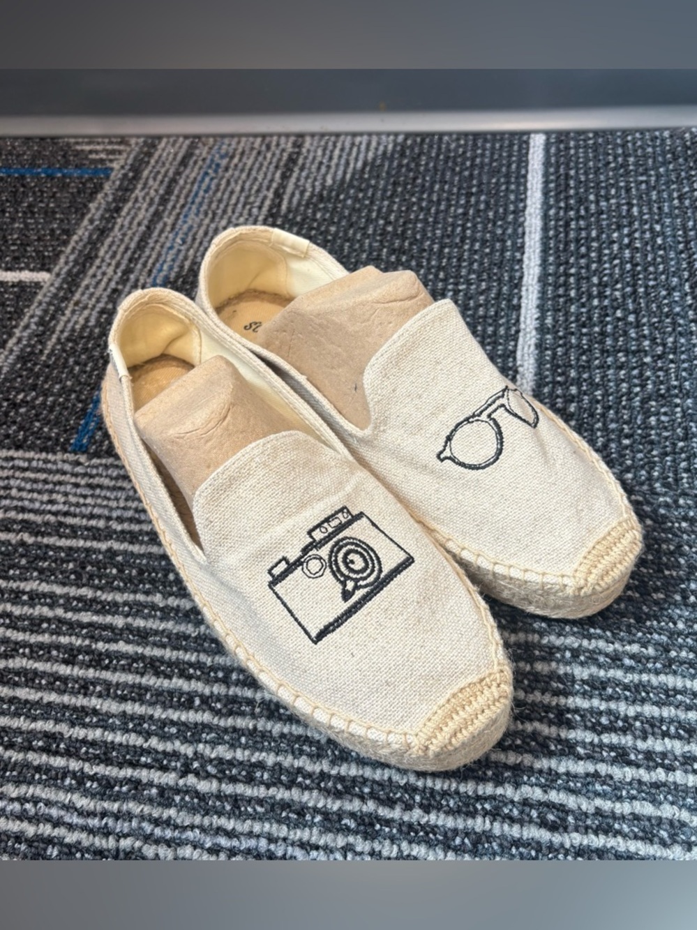 NWOB Soludos Espadrilles Slip On Shoes Camera and Glasses Slippers